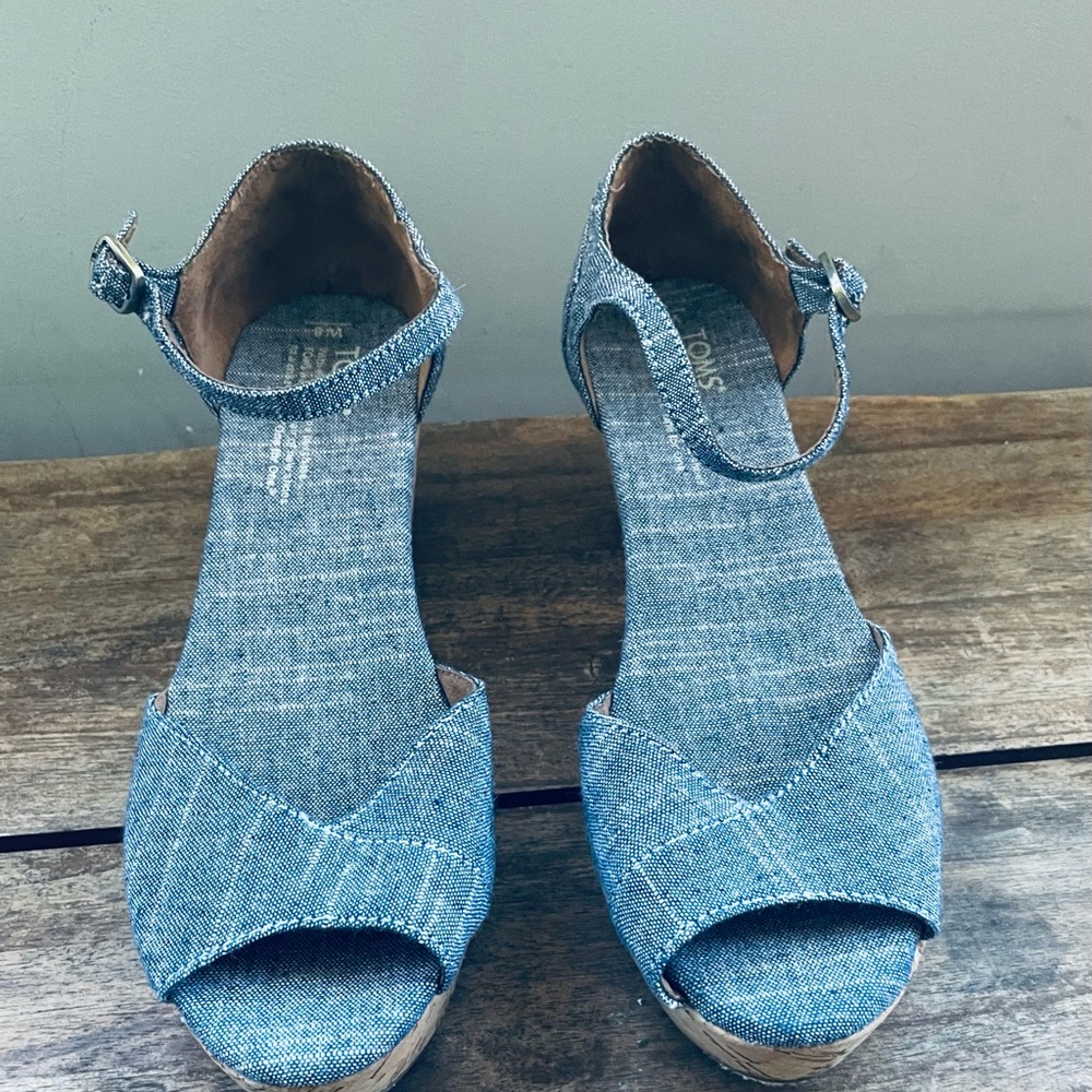 Tom’s Chambray Ankle Strap Cork Wedge Sandals 8